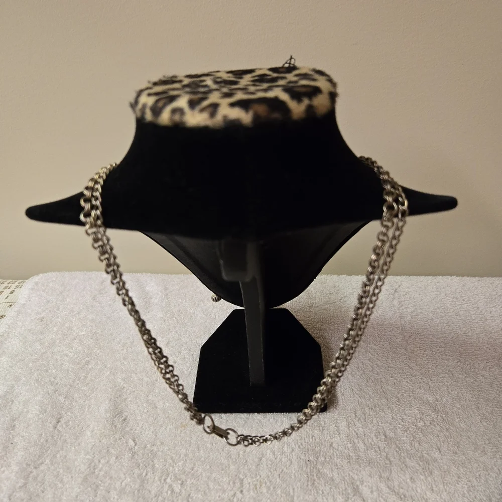 Vintage gold tone necklace